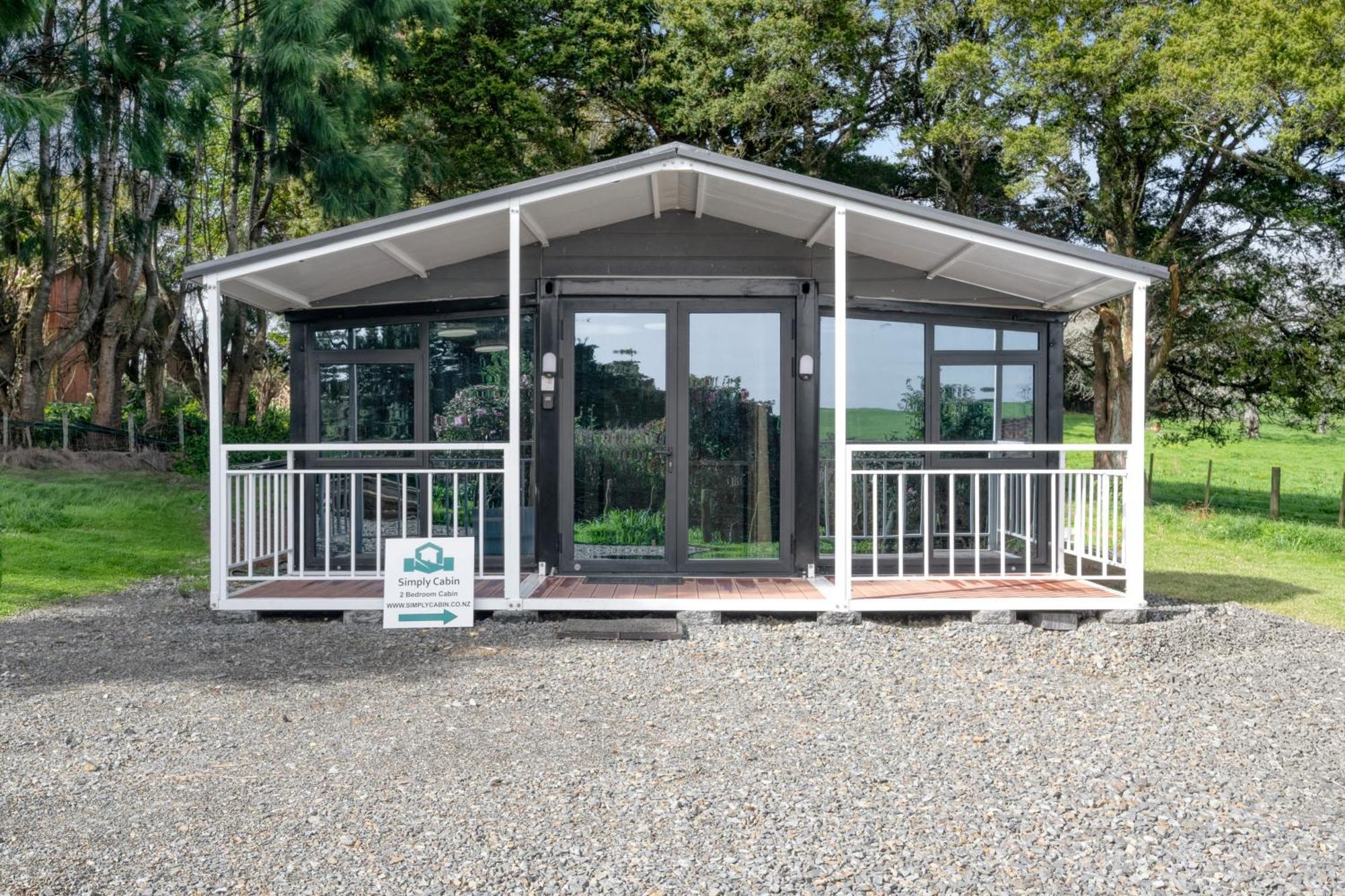 2 Bedrooms Cabin 5 Min To Pukekohe Town Centre エクステリア 写真