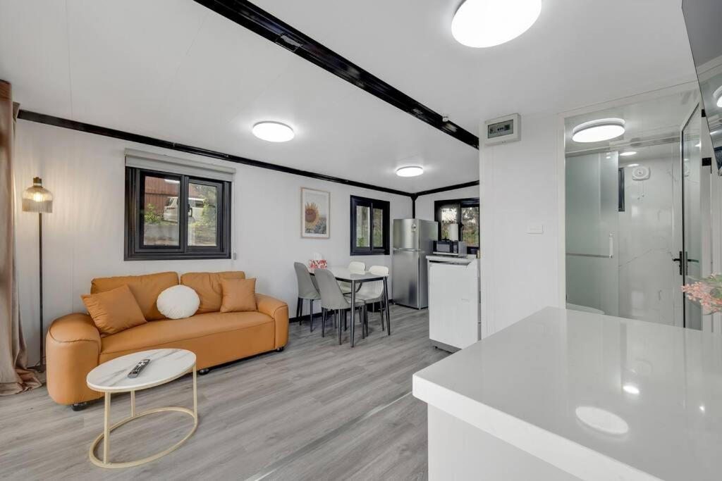 2 Bedrooms Cabin 5 Min To Pukekohe Town Centre エクステリア 写真