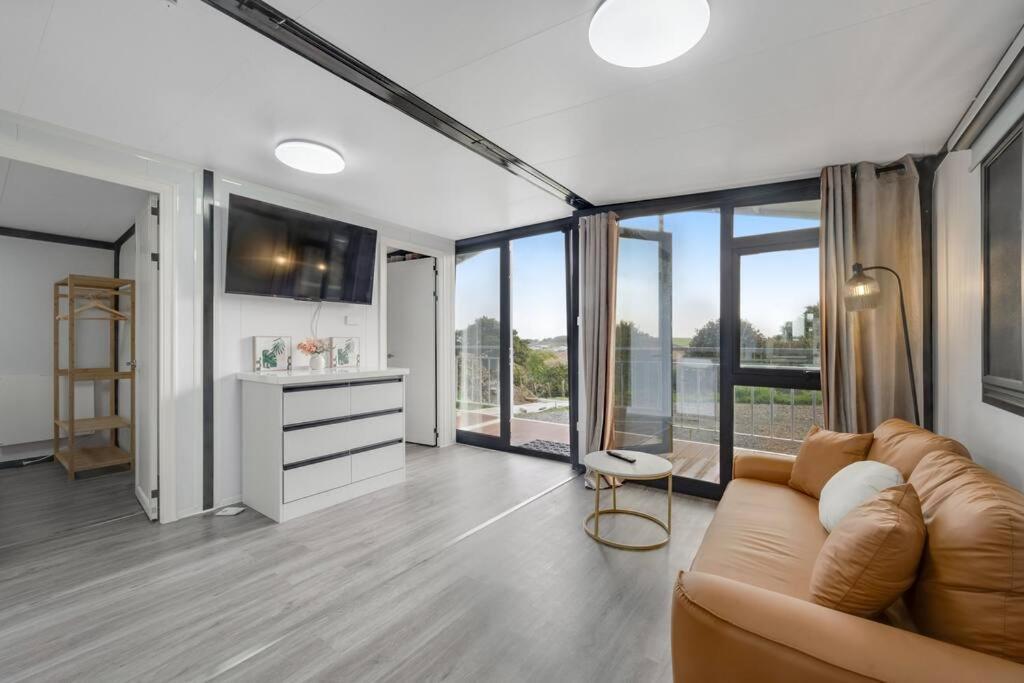2 Bedrooms Cabin 5 Min To Pukekohe Town Centre エクステリア 写真